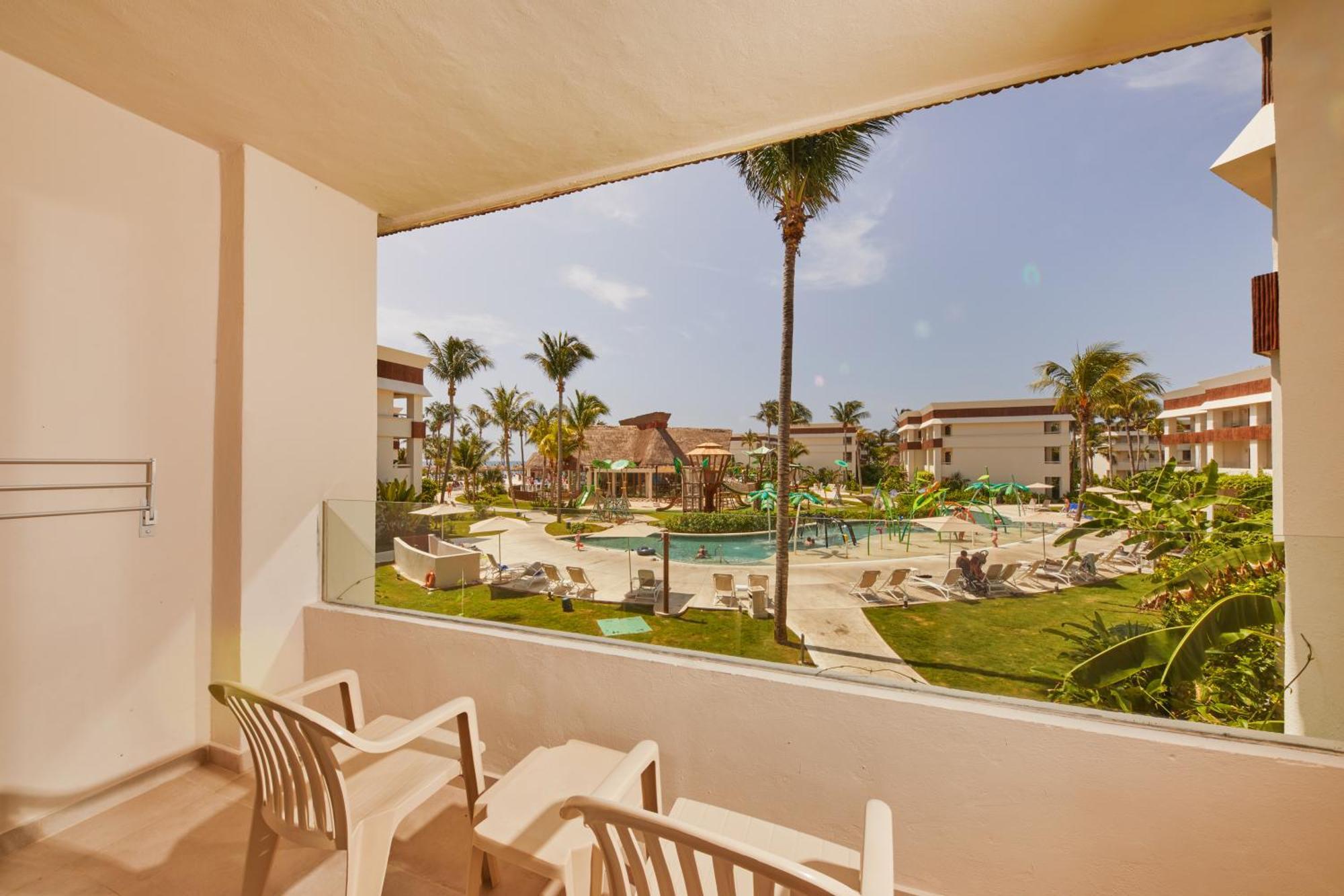 Hotel Bahia Principe Grand Tulum Riviera Maya Esterno foto Balcony view of the pool at the Grand at Moon Palace